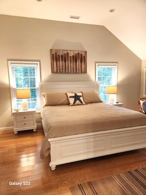 3 bedrooms, iron/ironing board, Internet, bed sheets - Nautical Comfort near Rail Trail (Chatham)