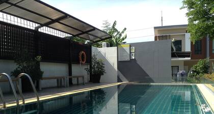 3 chambres, 2 salles de bain.