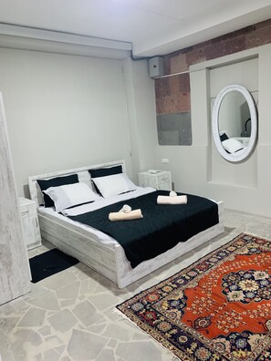 1 bedroom, iron/ironing board, WiFi, bed sheets - Apartment in the  City Centre.  D.V.A. (Kentron)