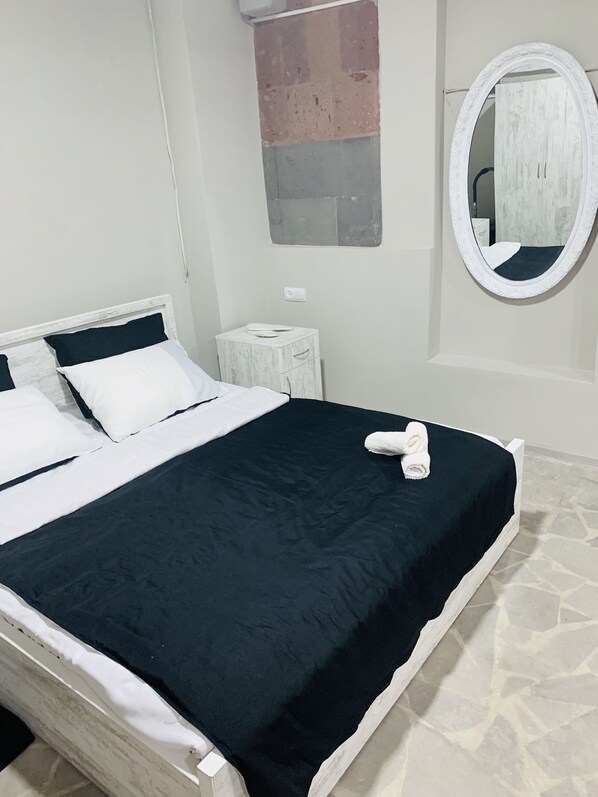 1 habitación, tabla de planchar con plancha, wifi y ropa de cama