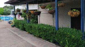 A building with hanging planters and a brick wall. - The Arches -Ultimate Upper Hunter Getaway- Large Entertainment Living&Relaxation (Singleton)
