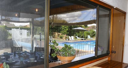 The Arches -Ultimate Upper Hunter Getaway- Large Entertainment Living&Relaxation