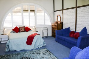 2 bedrooms, desk, iron/ironing board, travel crib