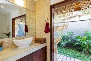 Shower, hair dryer, towels, soap - Spacious 1BR Villa in the heart of Seminyak (Seminyak)