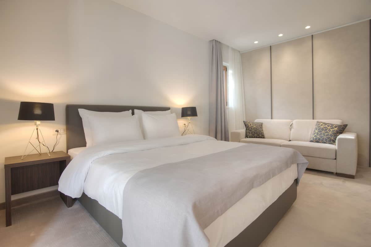 Comfort Double Room | In-room safe, soundproofing, rollaway beds (surcharge), WiFi (free)