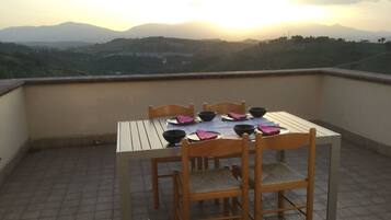 House | Outdoor dining