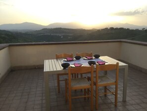 House | Outdoor dining