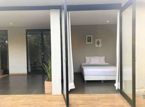 Safe på rommet, individuelt innredet og strykejern/-brett