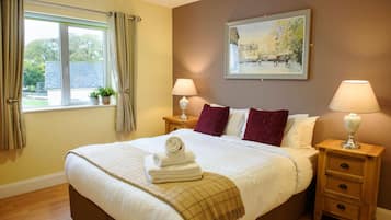 3 habitaciones, tabla de planchar con plancha, wifi y ropa de cama