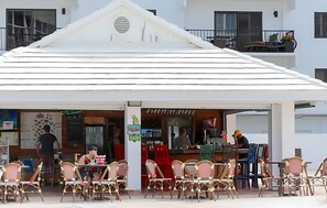 Outdoor dining - BEACHFRONT ONE BEDROOM 2 BATH CONDO-HOTEL WITH PARKING ON THE BEACH (Miami)