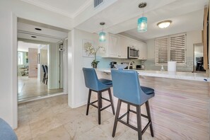 Fridge, microwave, oven, stovetop - King & Prince 3 bedroom oceanfront with pool! (Saint Simons Island)