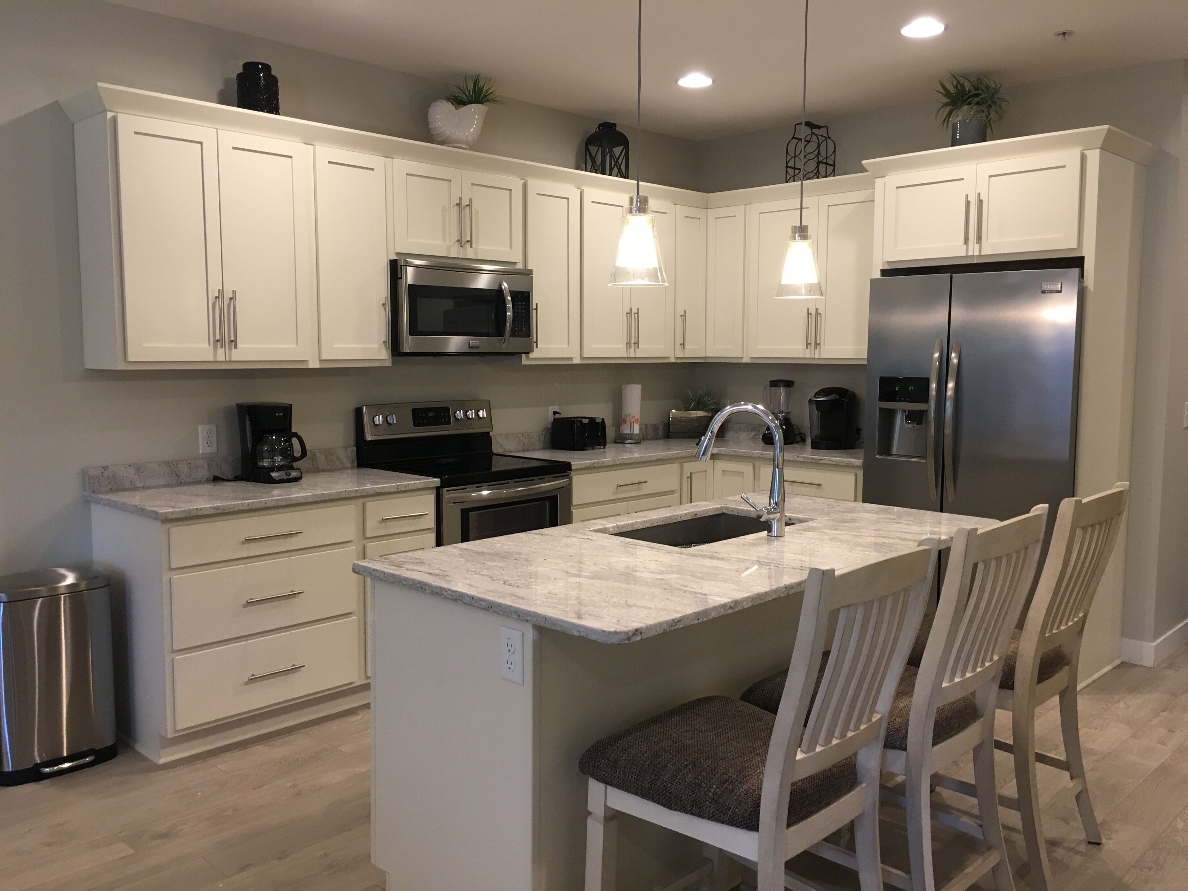 Beautiful 3 bedroom/2 bath condo in the middle of everything