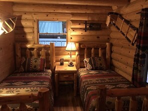 5 Schlafzimmer, Schreibtisch, Bügeleisen/Bügelbrett, Reisekinderbett