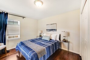 3 slaapkamers, een strijkplank/strijkijzer, internet, beddengoed