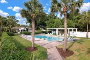 Pool - Three bedroom home, shared pool, steps to beach (Saint Simons Island)
