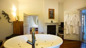 HÄrtork, handdukar, tvÄl och schampo