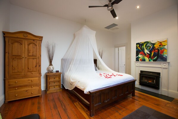 1 bedroom, iron/ironing board, bed sheets