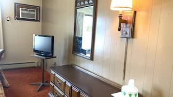1 bedroom, desk, laptop workspace, free WiFi