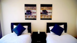 2 bedrooms, iron/ironing board, internet, bed sheets