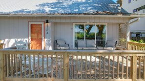 Terrace/patio - Pet Friendly home with private Pool! (Saint Simons Island)