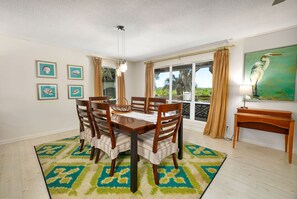 Dining - Pet Friendly home with private Pool! (Saint Simons Island)