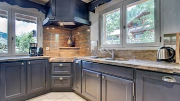 KĂŒhlschrank, Ofen, GeschirrspĂŒler, Toaster