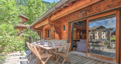 Cozy chalet for 9 with easy access to the lifts