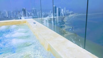 室外泳池