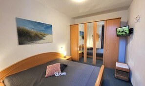 1 Schlafzimmer, Reisekinderbett