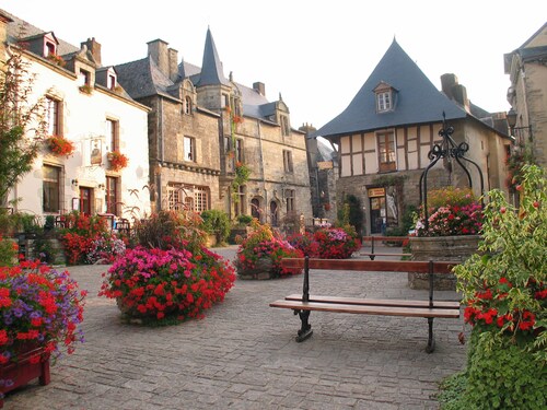 Les douves du château en plein centre ville