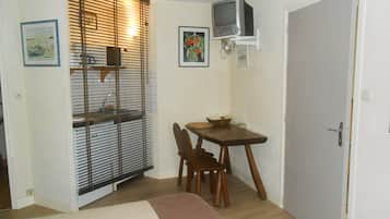 1 chambre, fer et planche Ă repasser, Wi-Fi, draps fournis