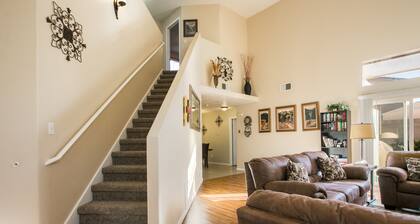 Spacious NE home w/Spa-5 min from Breweries, Balloon Fiesta Park, Hiking/Biking