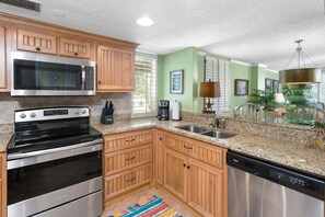 冰箱、微波炉、烤箱、炉灶