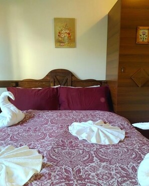 Habitación estándar | Sábanas de algodón egipcio, ropa de cama de alta calidad y escritorio 