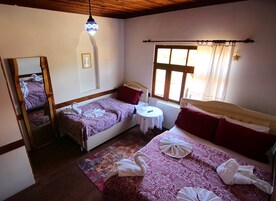 Egyptian cotton sheets, premium bedding, desk, free WiFi