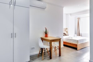City Studio | Pillow-top beds, blackout curtains, soundproofing, iron/ironing board - Bon Business Hotel (Kralendijk)