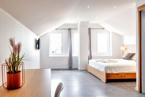 City Apartment | Living area | 25-inch Smart TV with cable channels, TV, Netflix - Bon Business Hotel (Kralendijk)