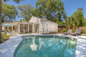 Pool - Pet Friendly and with a private pool! (Saint Simons Island)
