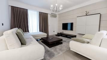 Appartement Supérieur | Coin séjour | Télévision à écran plat