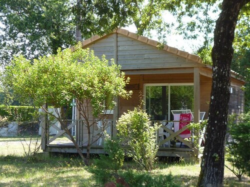 Cottage for 4 people in a quiet area, swimming pool, tennis court, nature