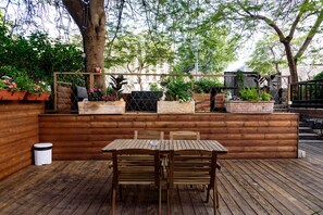 Outdoor dining - Private Suite's that provides comfort and beauty to our guests! (Tiberias)