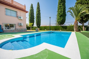 Casa Los Mimbrales with private pool | Cubo's Holiday Homes