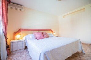 4 chambres, fer et planche à repasser, Wi-Fi gratuit, draps fournis