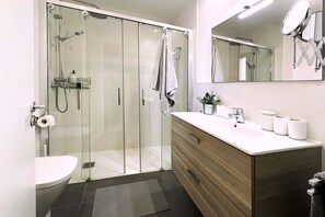 Bathtub, hair dryer, towels