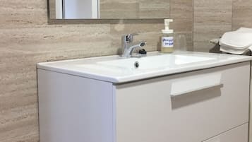 Shower, free toiletries, hair dryer, towels
