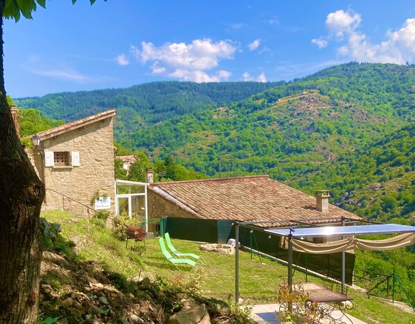 تناول الطعام بالخارج