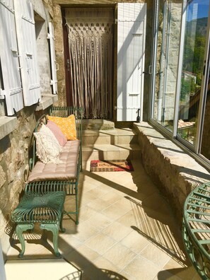 المنشأة من الداخل