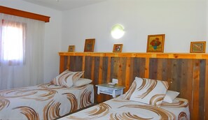 4 bedrooms, iron/ironing board, free WiFi, bed sheets