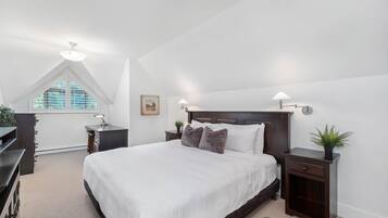 3 bedrooms, desk, iron/ironing board, free WiFi