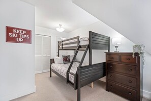 3 dormitoris, escriptori, planxa i posts de planxar i wifi gratuïta 